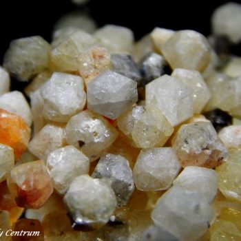 Rhodizit kristályok - Antsongombato bánya, FKT Antsentsindrano, Madagaszkár